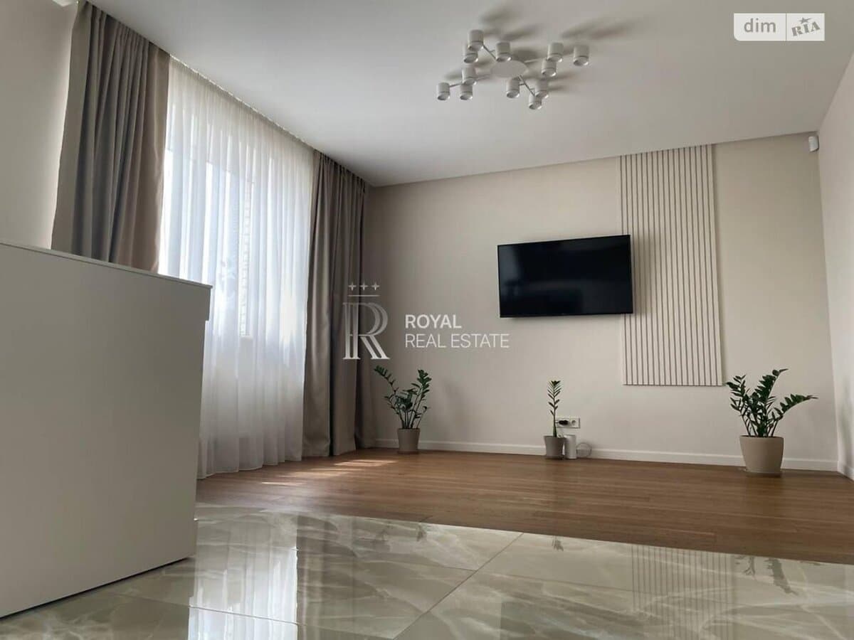 3-bedroom apartment in Kyiv Desnyanskyy
