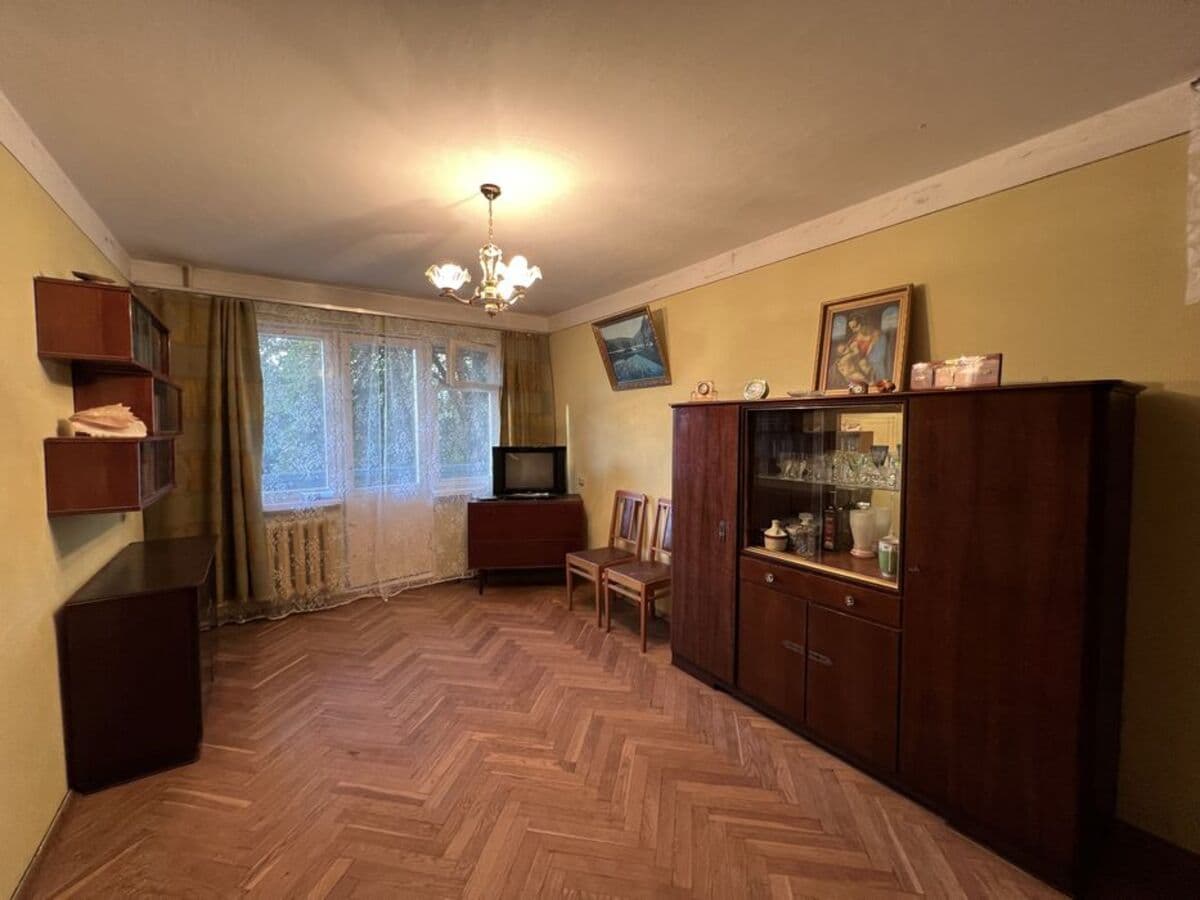 3-bedroom apartment in Kyiv Holoseevskyy