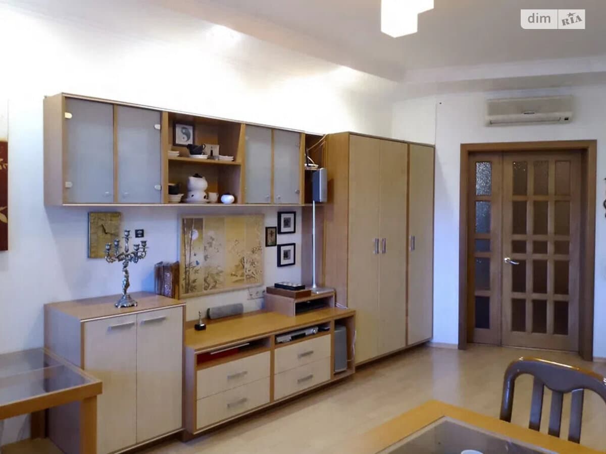 3-bedroom apartment in Kyiv Darnytskyy