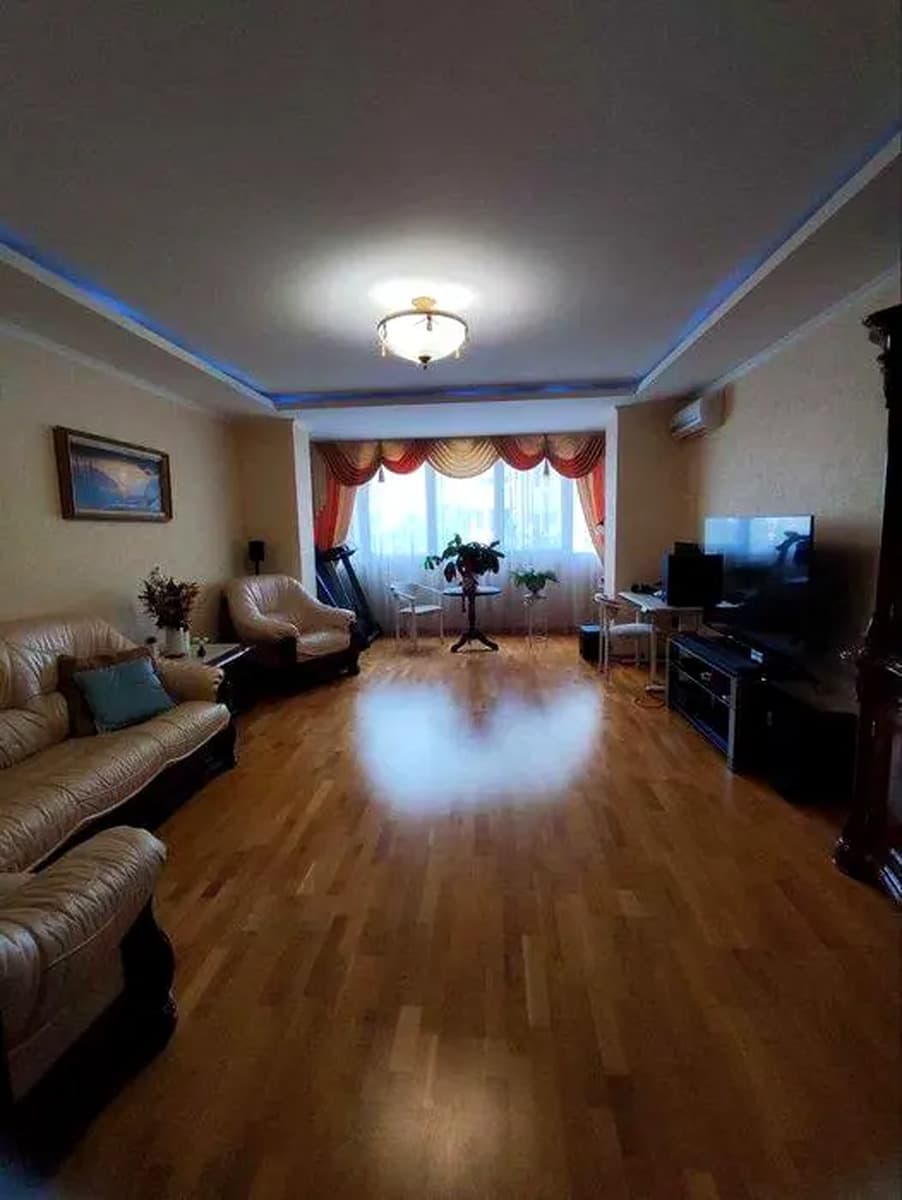 3-bedroom apartment in Kyiv Darnytskyy