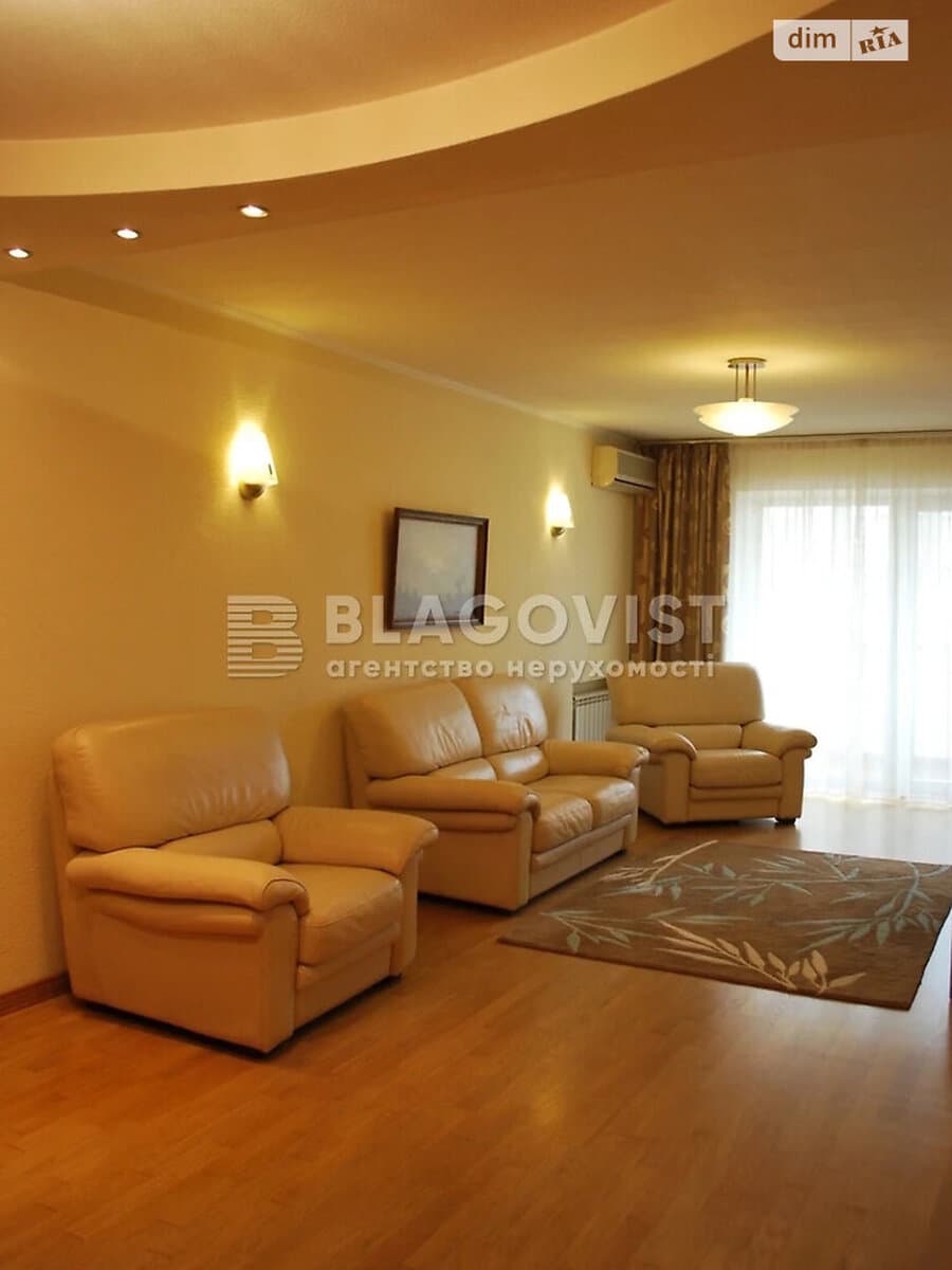 3-bedroom apartment in Kyiv Darnytskyy