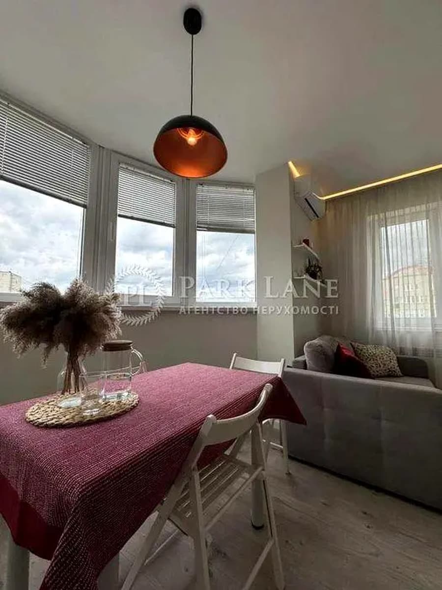 3-bedroom apartment in Kyiv Darnytskyy