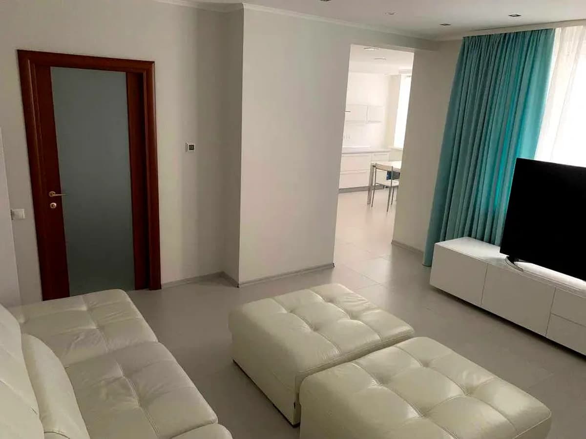 3-bedroom apartment in Kyiv Darnytskyy