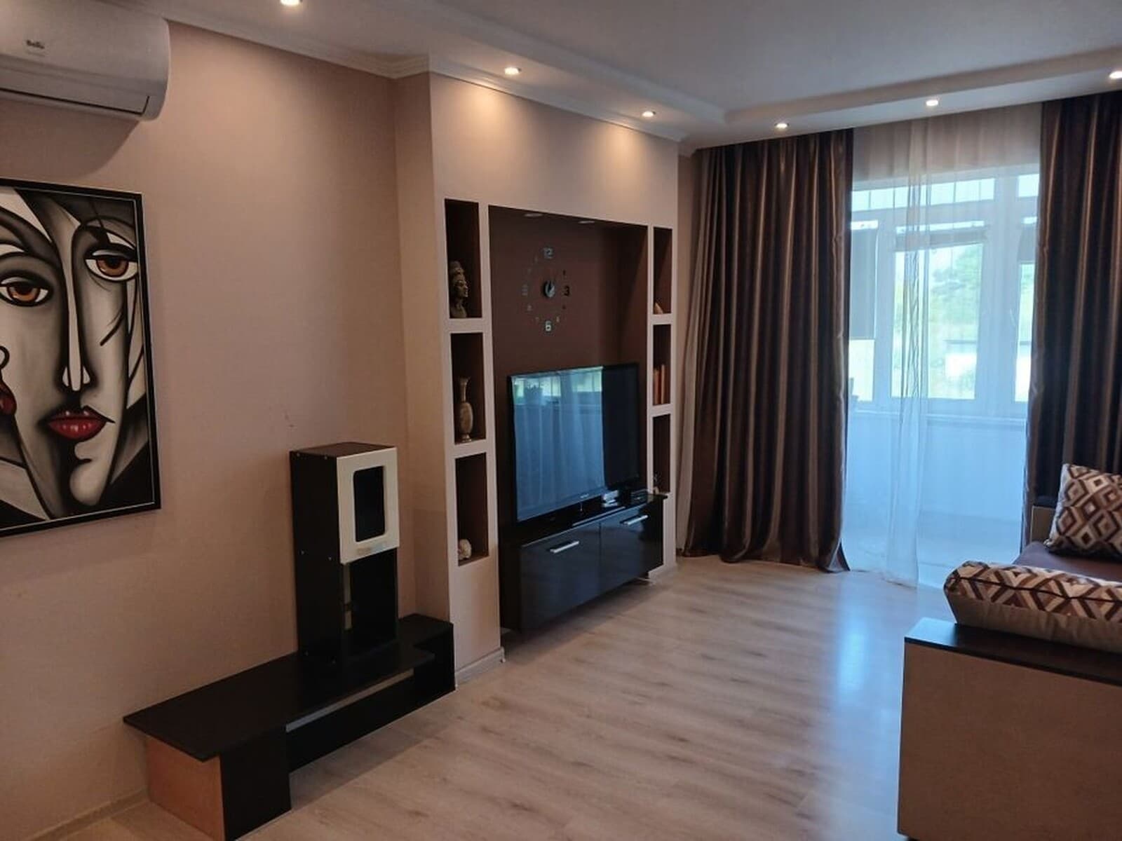 1-bedroom apartment in city