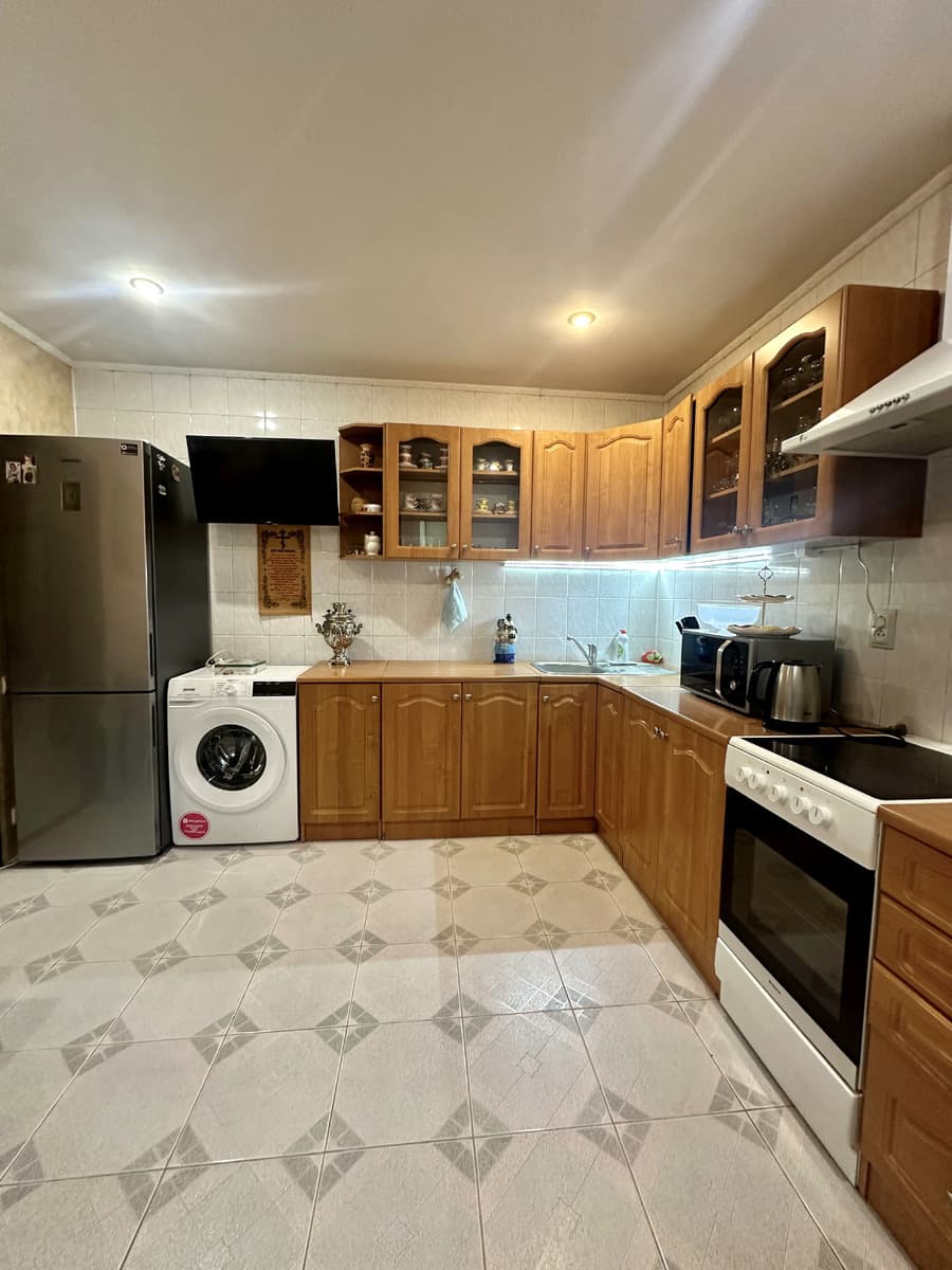 3-bedroom apartment in city
