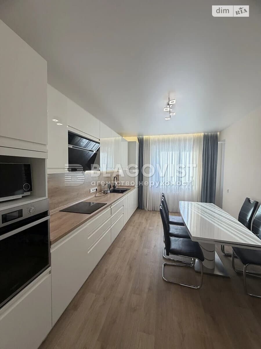 3-bedroom apartment in Kyiv Darnytskyy