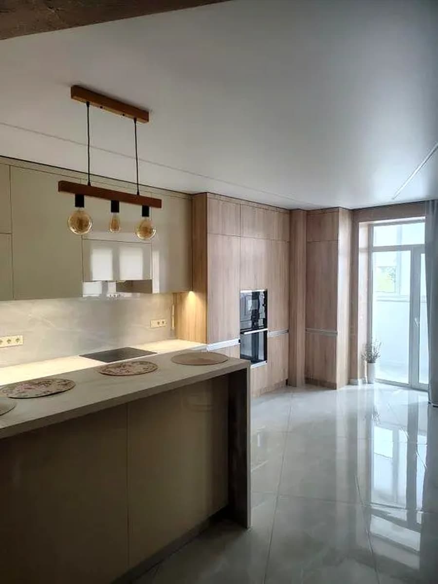 3-bedroom apartment in city