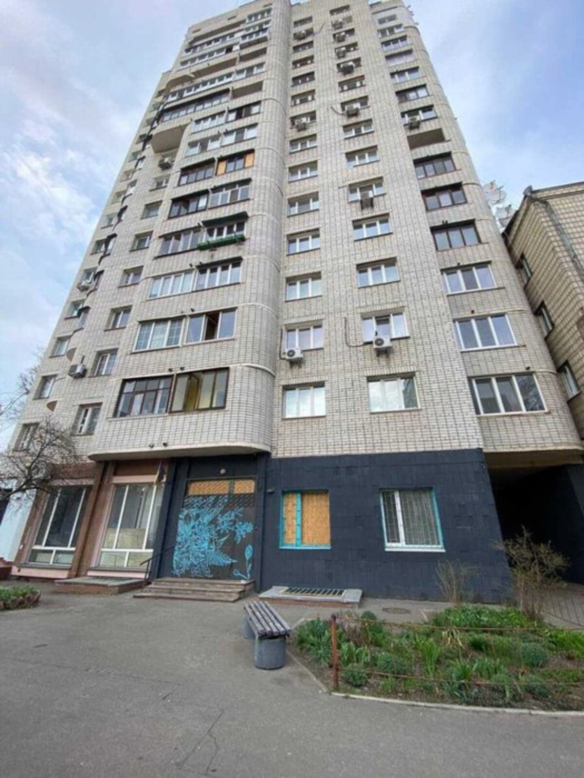 3-bedroom apartment in Kyiv Solomenskyy