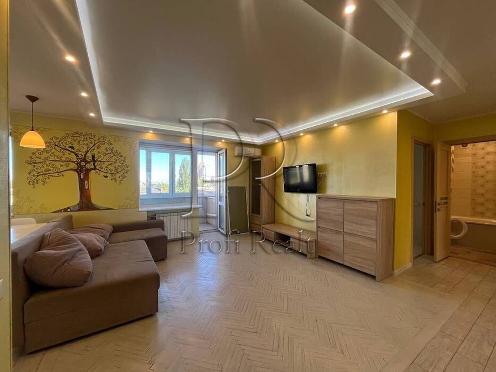 3-bedroom apartment in Kyiv Darnytskyy