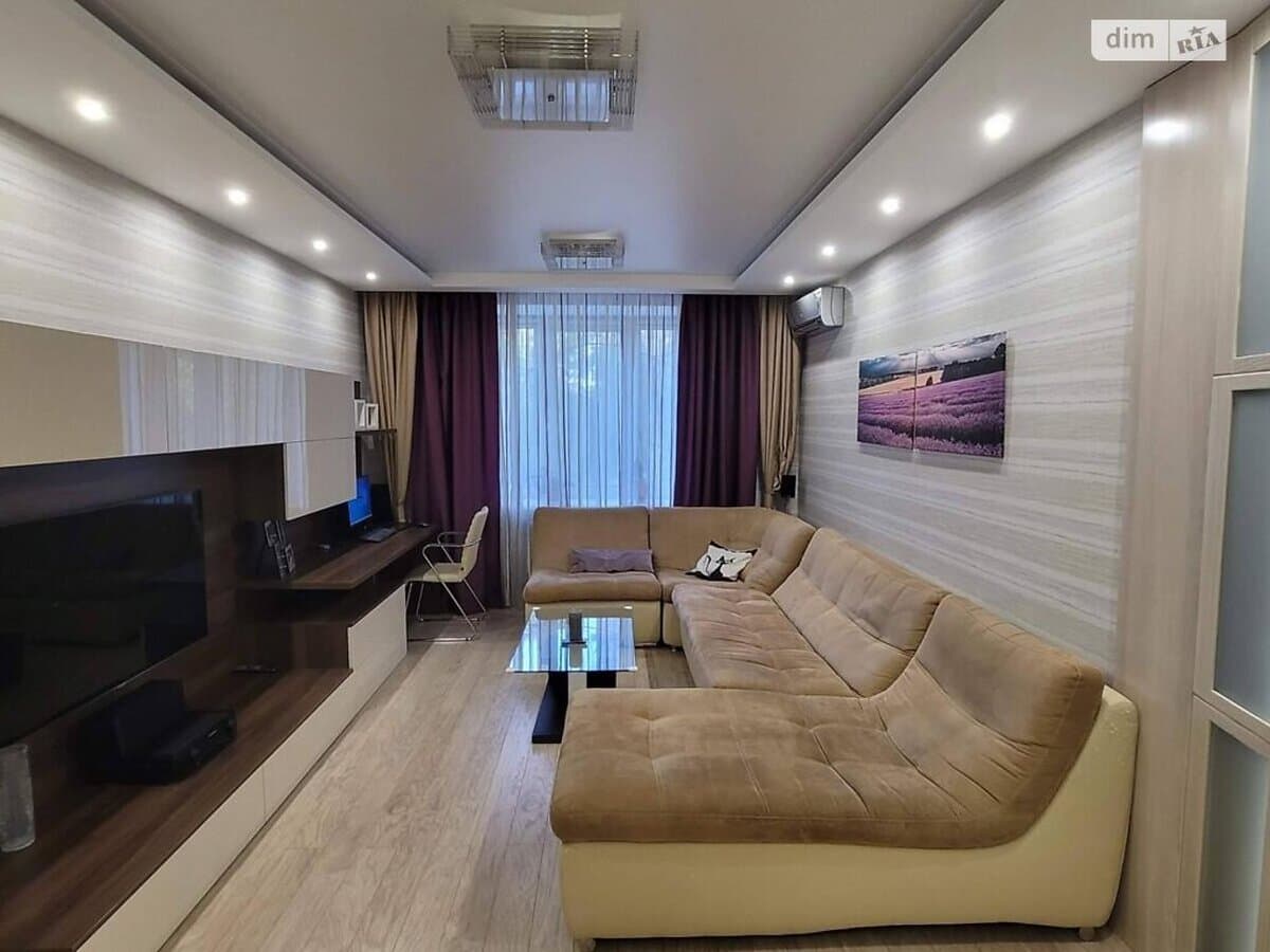3-bedroom apartment in Kyiv Darnytskyy